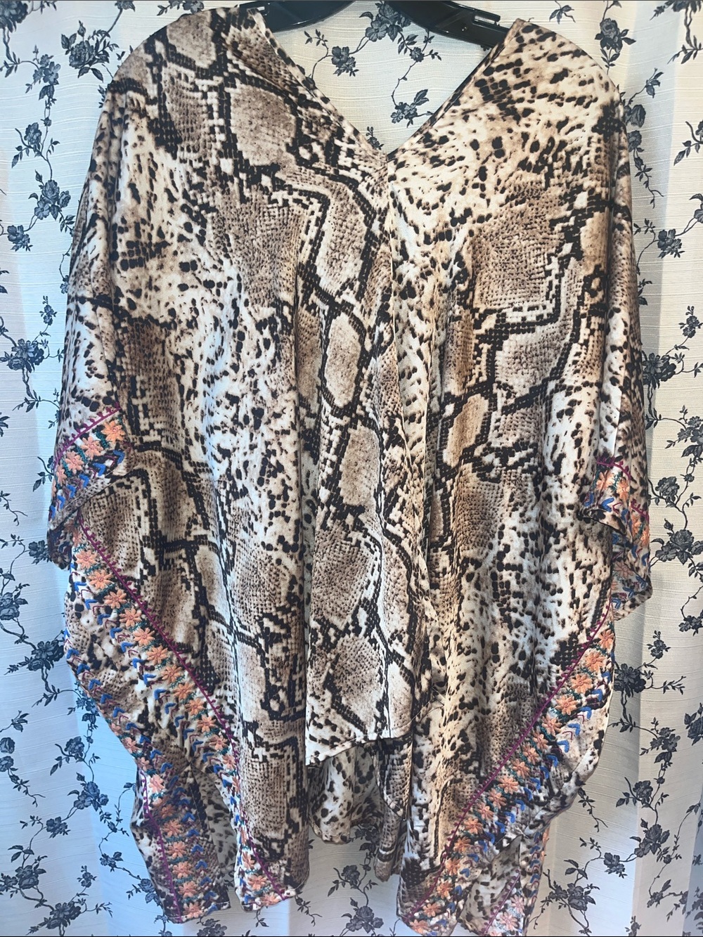 Oddy Snakeskin Print Embroidered Oversized Blouse - Picture 9 of 10